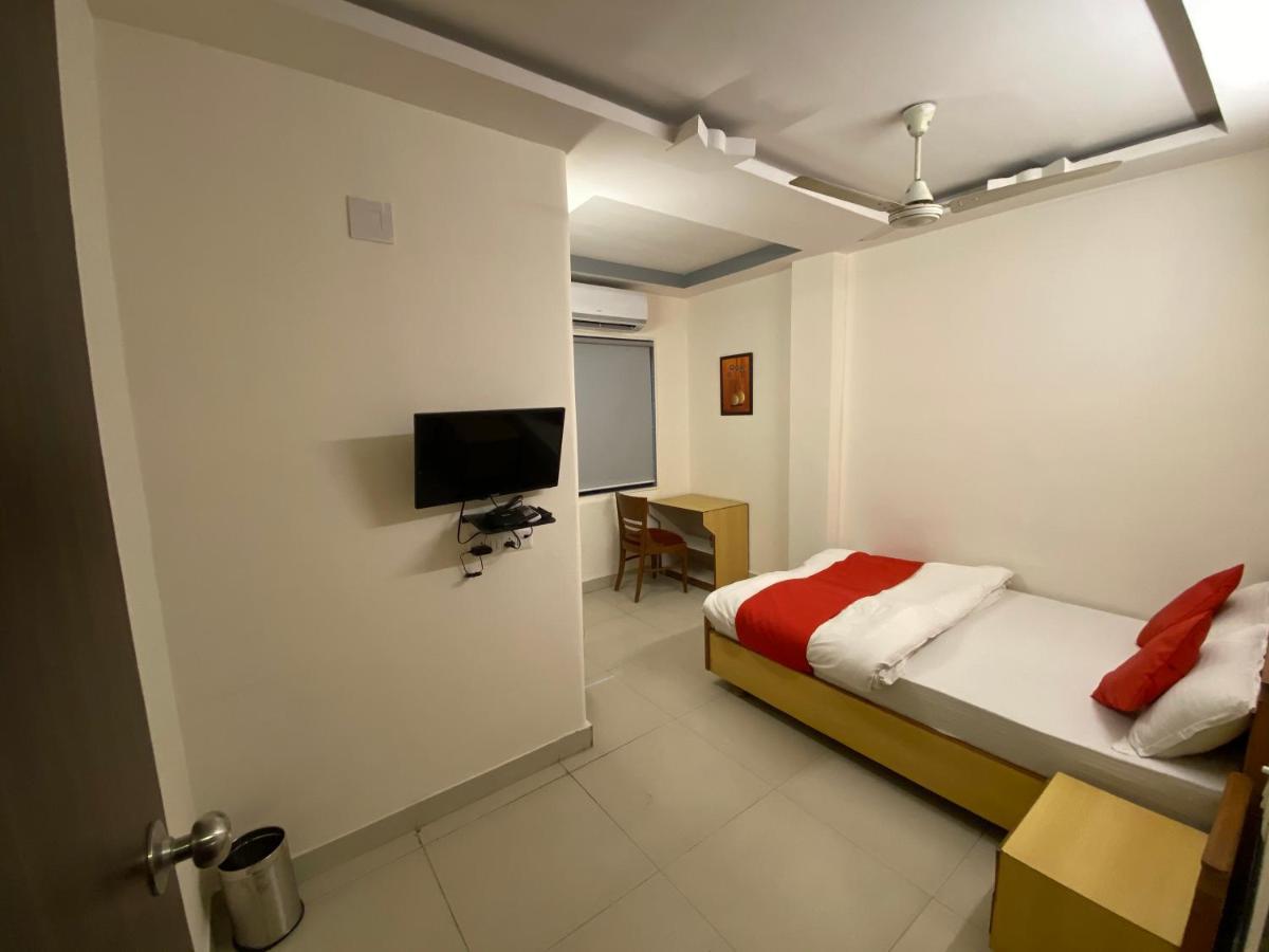 Hotel Riverfront Ahmedabad Exterior foto