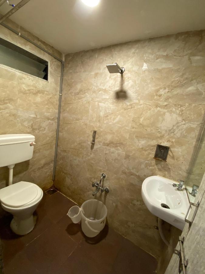 Hotel Riverfront Ahmedabad Exterior foto