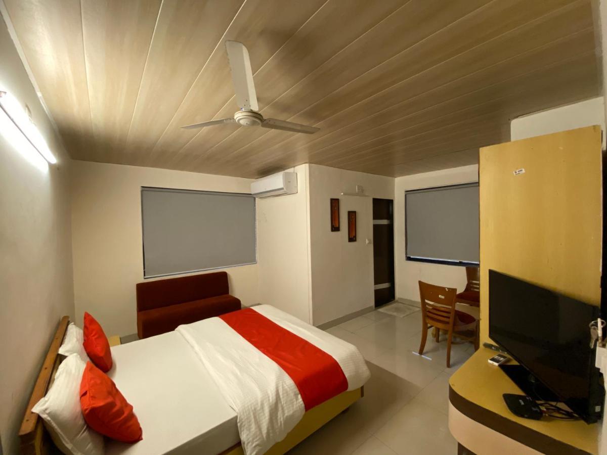 Hotel Riverfront Ahmedabad Exterior foto