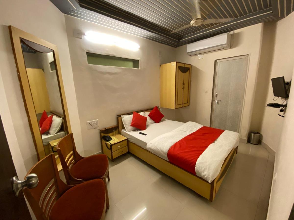 Hotel Riverfront Ahmedabad Exterior foto