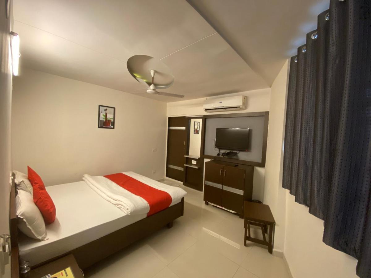 Hotel Riverfront Ahmedabad Exterior foto