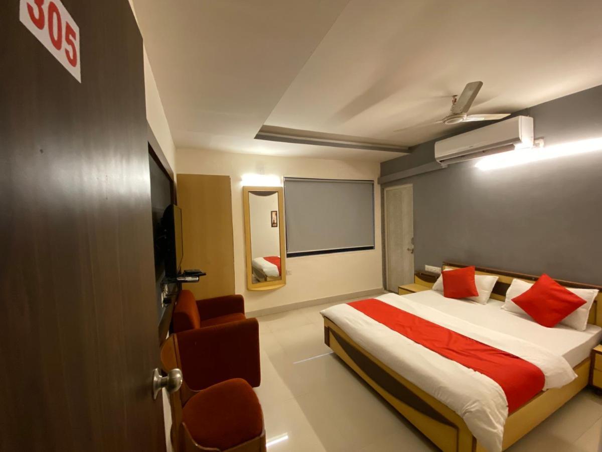 Hotel Riverfront Ahmedabad Exterior foto
