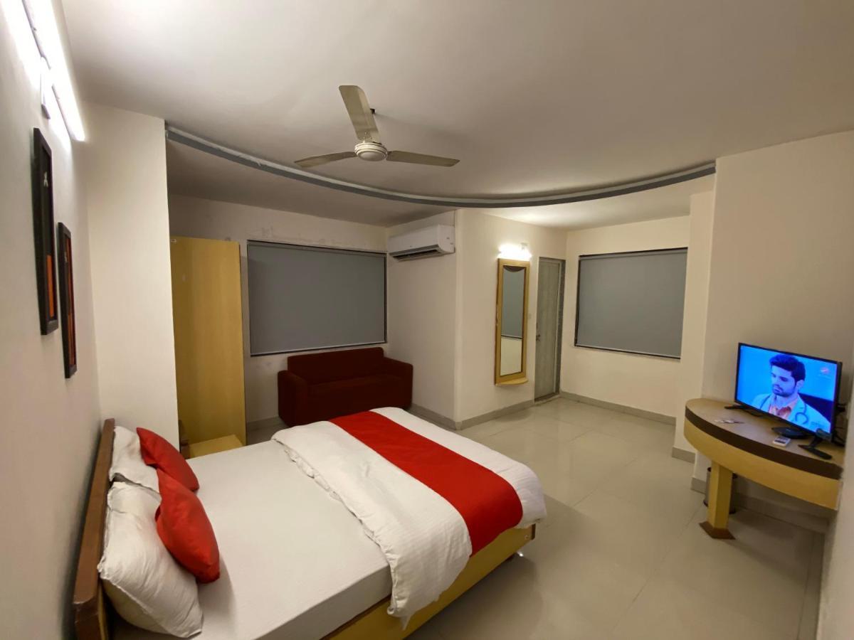 Hotel Riverfront Ahmedabad Exterior foto