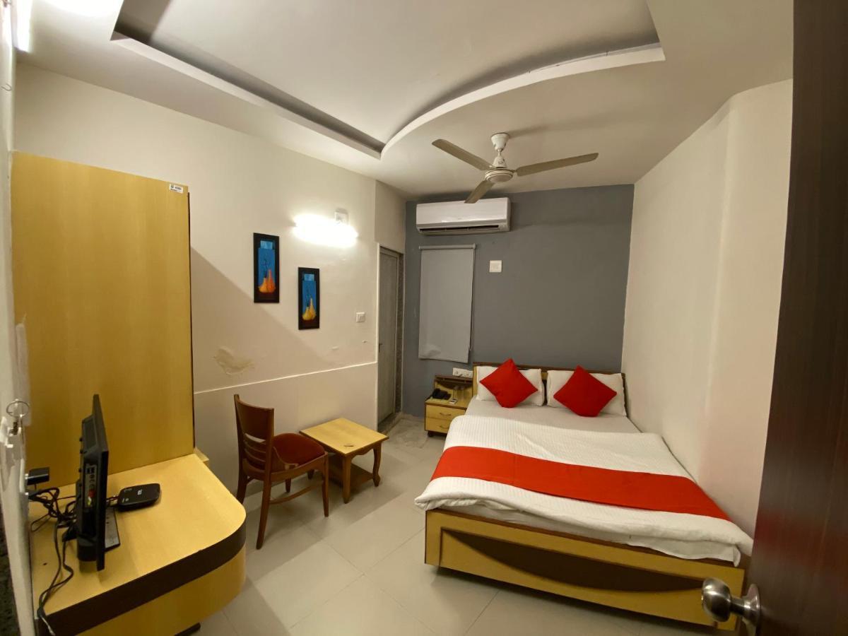Hotel Riverfront Ahmedabad Exterior foto