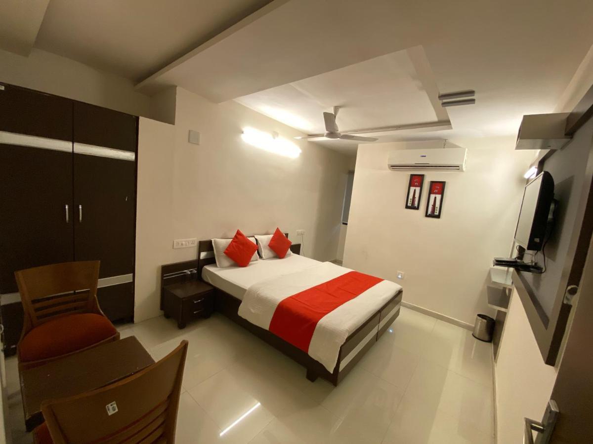 Hotel Riverfront Ahmedabad Exterior foto